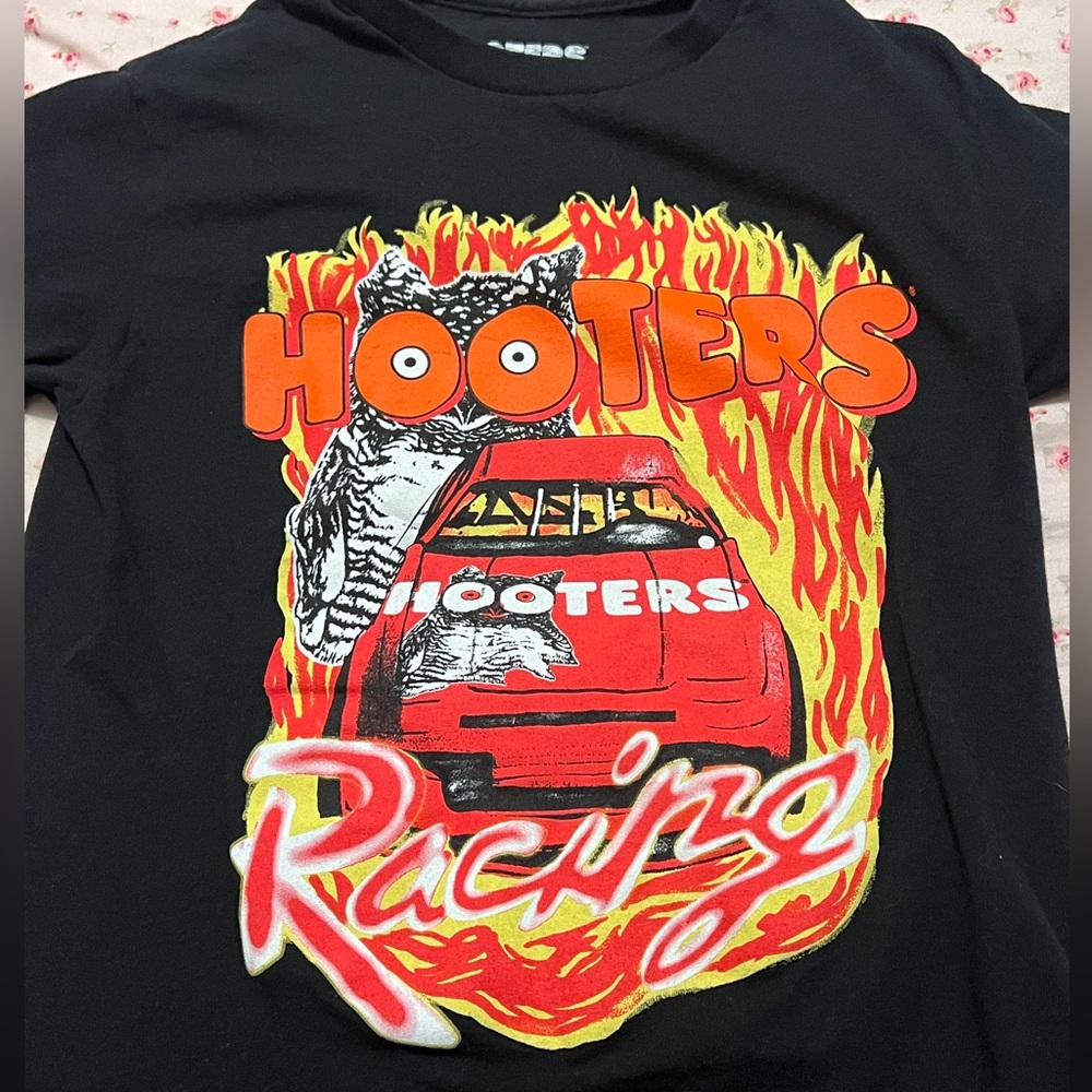 Hooters Racing Tee shirt size small